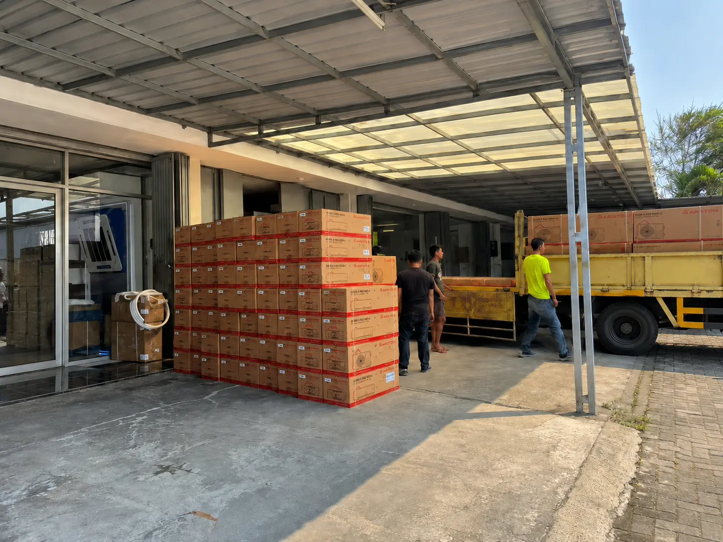 Pengiriman AC Ariston