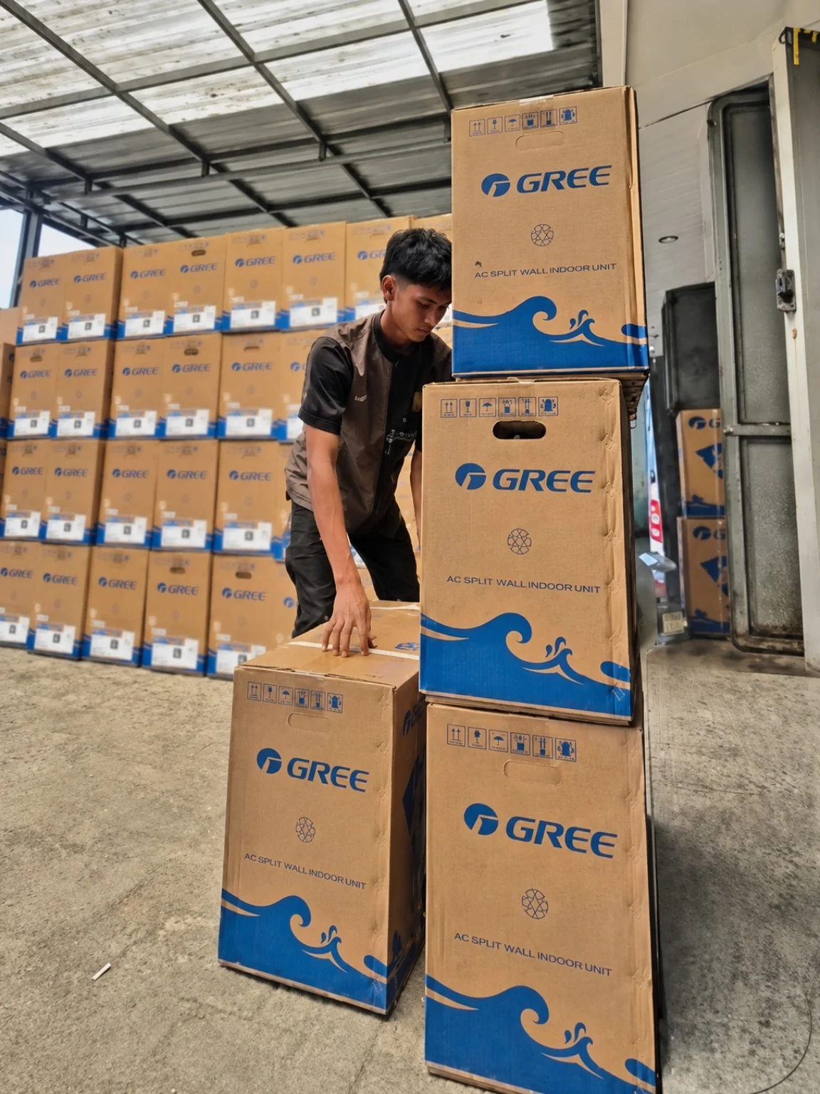 Persiapan pengiriman unit AC RADJA AC
