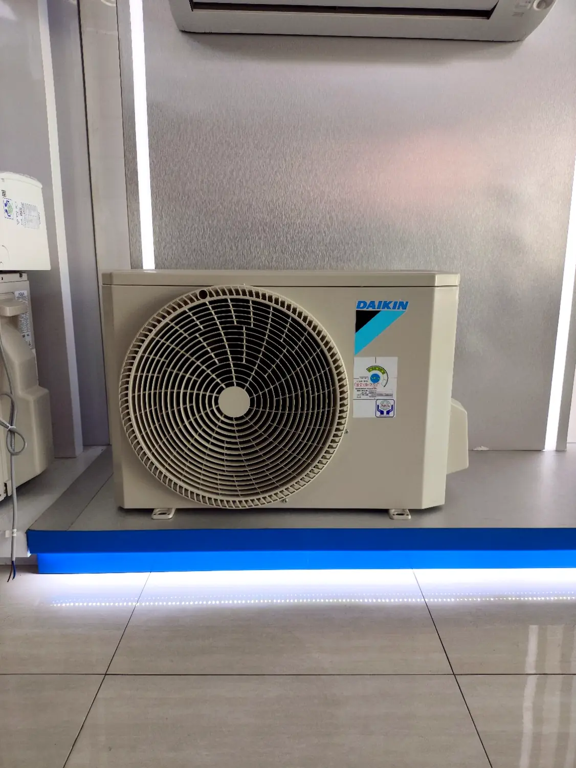 Display Outdoor Daikin