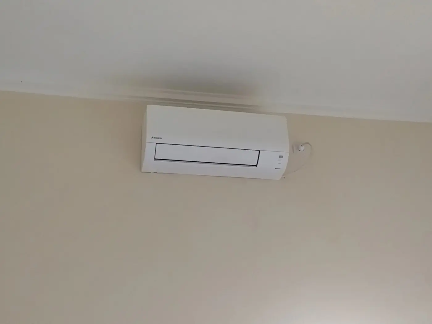 Pemasangan Indoor AC Daikin untuk Kost 1