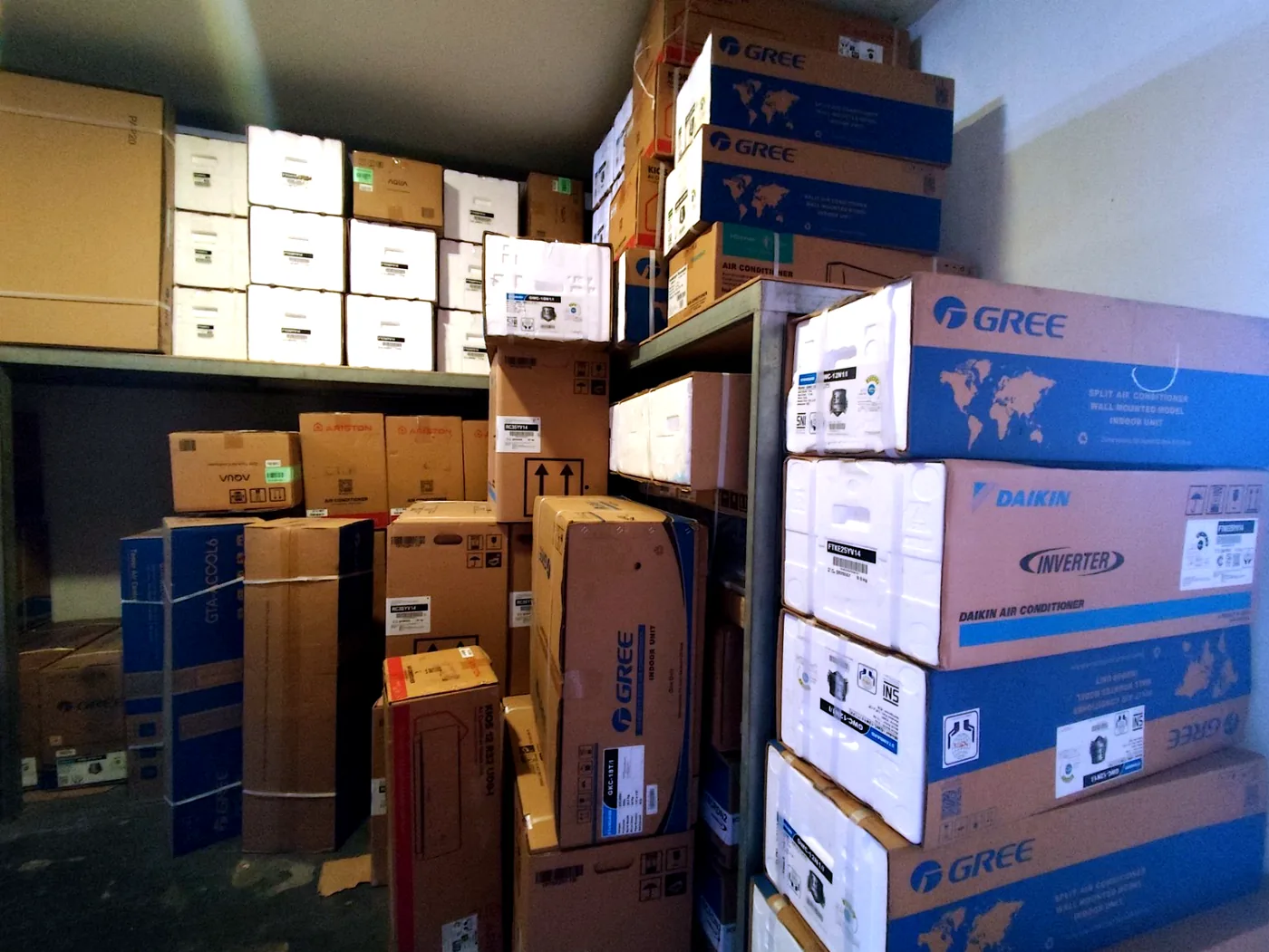 Stok AC Daikin dan Gree